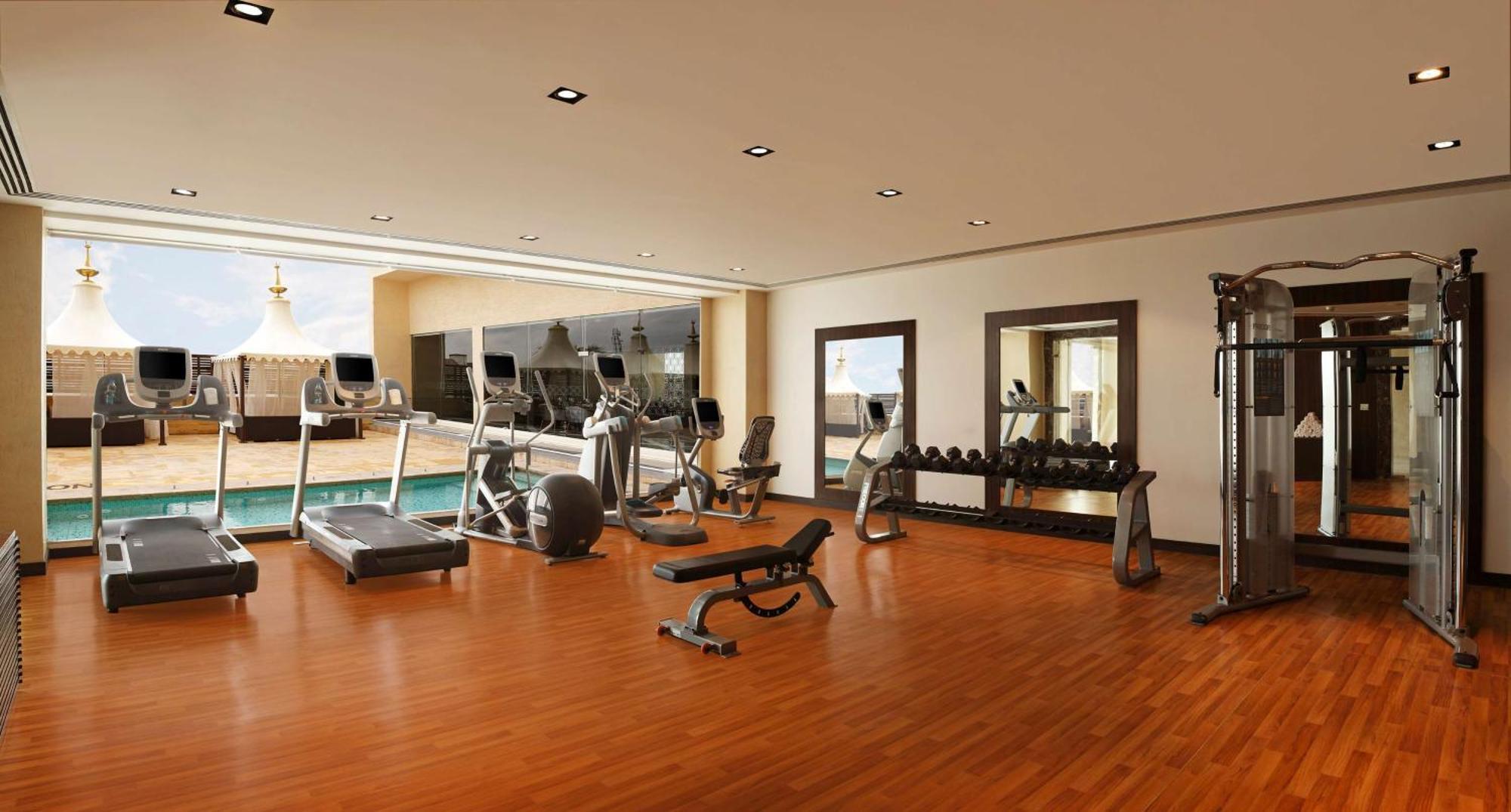 Отель Hilton Джапур Экстерьер фото A gym in a hotel